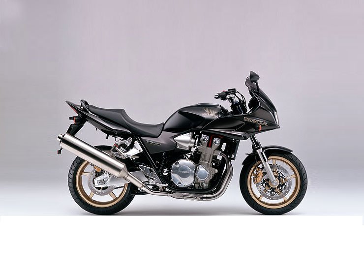 Szárazon 232 kilogrammot nyom a CB1300 S