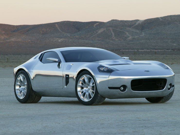 A Ford Shelby GR-1a GT-re épül, motorterében 6,4 literes V10-es motor dolgozik, ami 605 lóerőt tud