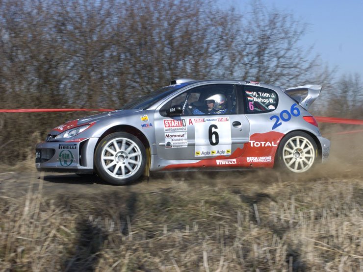 5222_50897_1000x700.jpg | Vezess | Vezess Ifj. Tóth János délelött még tanulta az utót, délután már rákapcsolt és átvette a vezetést