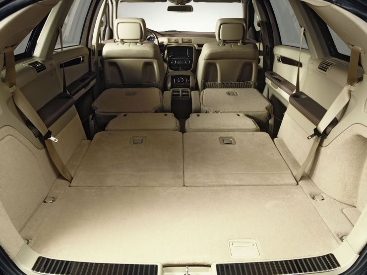 Lehajtott ülésekkel 2057 literes tér nyerhető, 2,2 méter hosszan