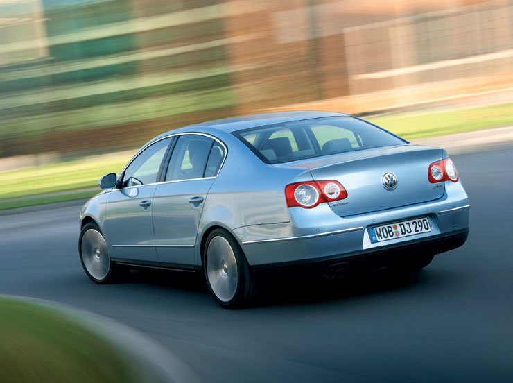 5 199 000 forint az 1,6-os Passat alapára. Azonos felszereltséggel a régi modell ennél drágább volt