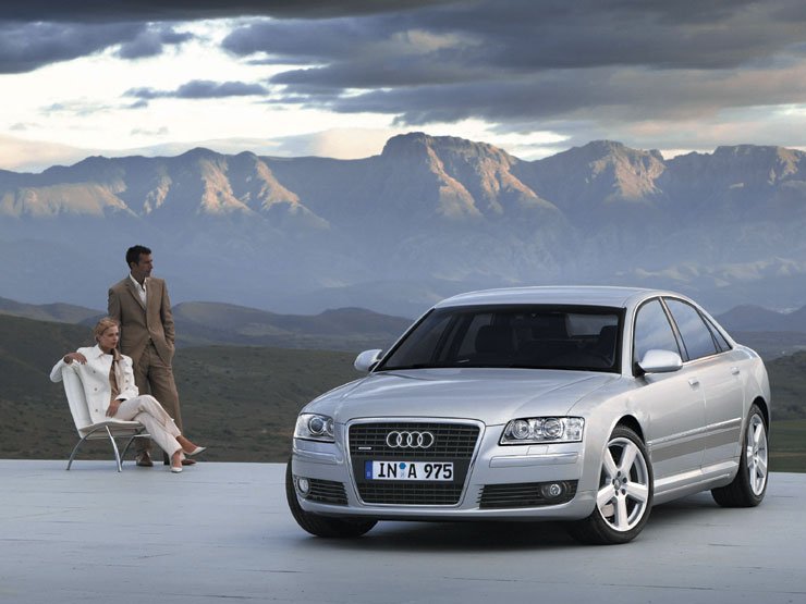 Facelift és új motor az A8-asban