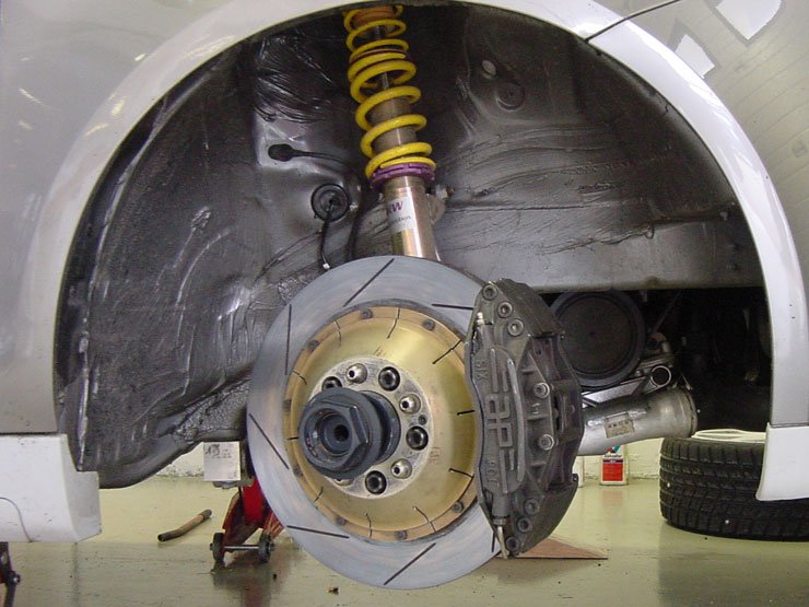 Iszonyatos lassulást produkál a hat dugattyús AP versenyfék