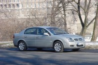 Teszt: Opel Vectra 1.9 CDTI Design Edition - Álcázott hightech