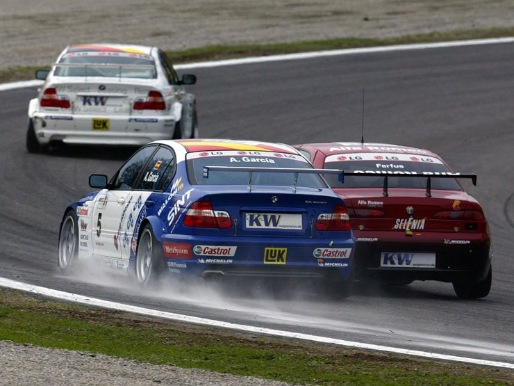 Antonio Garcia (balról) izgalmas csatát vívott Augusto Farfus Jr.-ral
