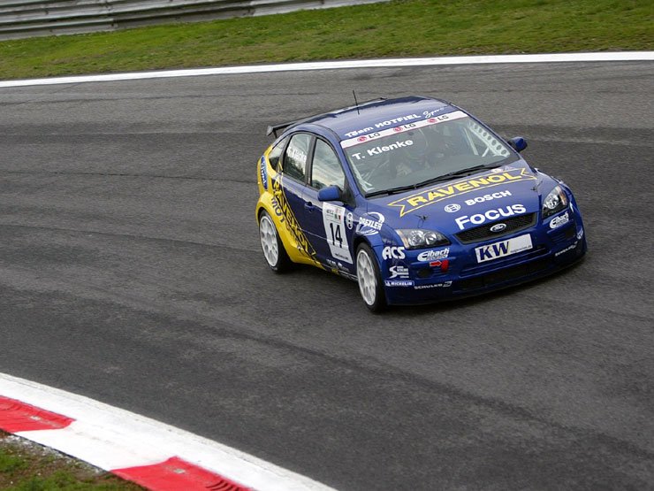 A Fordok nem szerepeltek túl jól az első versenyen.  Az egyik Focus öt kör után kiállt