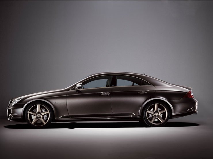 A motortérben továbbra is az AMG 5,5 literes V8-as kompresszoros blokk dolgozik, 476 lóerőt tud, 4,7 másodperc alatt gyorsítja az autót 100-ra