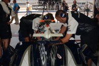 Verhetetlen a Renault? – Bahrein 1. időmérő 44