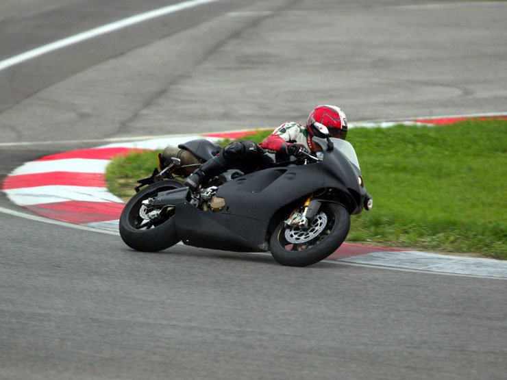 Már tesztelik a 200 lóerős Ducatit