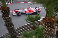Alonso mellett Trulli volt az, aki átlagnál kevésbé lassult le a második időmérőre, két helyet tudott javítani így