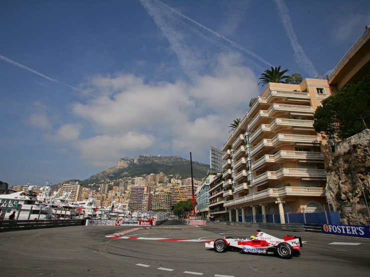 Ralf Schumacher az időmérő elején egyetlen, nem mért kört teljesített, hogy kiprobálhassa a tartalékautó beállításait