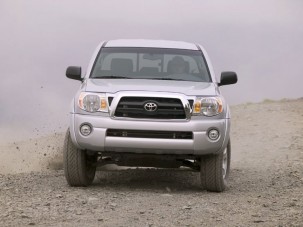 880 ezer autót hív vissza a Toyota