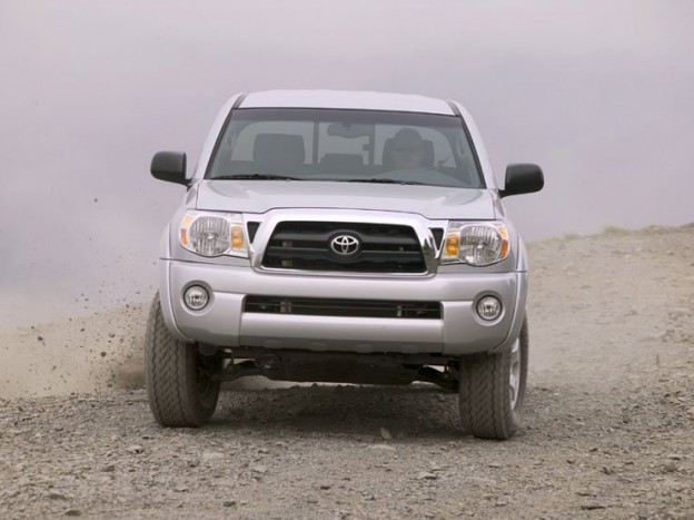 880 ezer autót hív vissza a Toyota