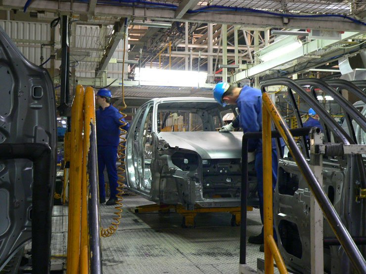 A 2004-es üzleti évben az új Swift gyártásának beindításához kapcsolódó fejlesztések álltak az első helyen a Suzuki Motor Corporation beruházásai között