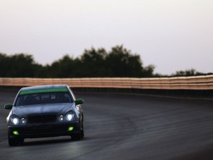 220 km/óra felett 30 napon át