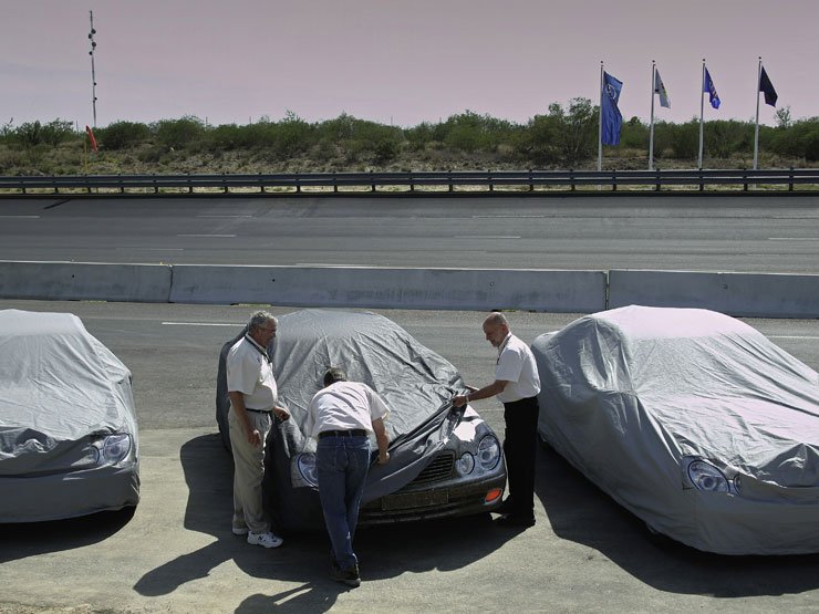 A FIA felügyelői a Mercedes gyártósoráról választották ki a 3 tesztpéldányt