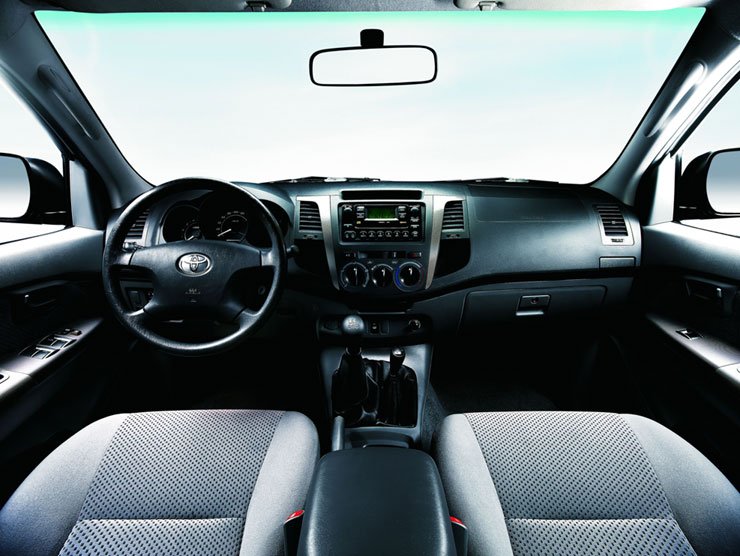 5124_49638_1000x700.jpg | Vezess | Vezess Csak a Corolla előzi meg: a platós kisteherautó a második legnagyobb darabszámban eladott Toyota. Az utastér sokat finomodott és jóval több benne a hely