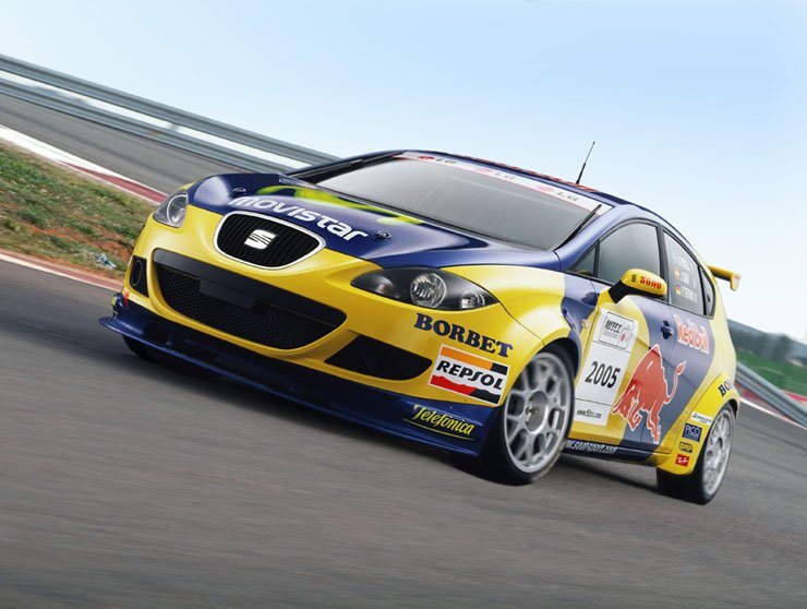 Ugyanott mutatkozott be a WTCC autó és a széria Leon