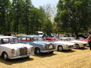 Oldtimer autóversenyen Szeged környékén