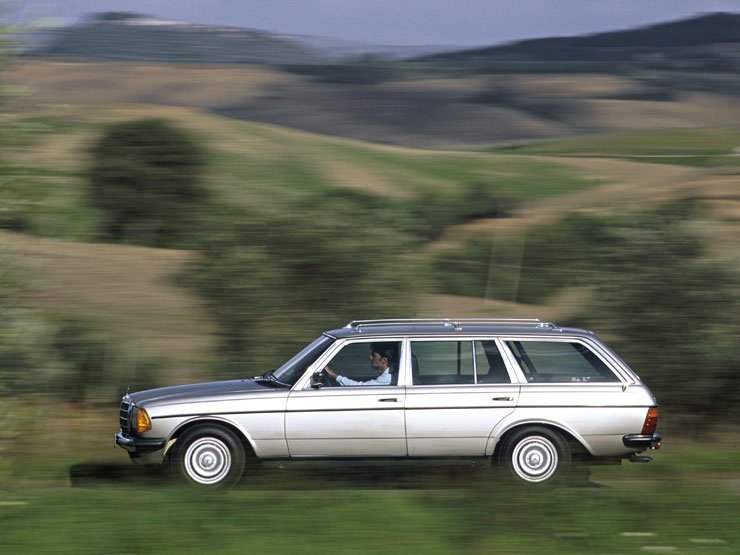 125 lóerőt tudott a 300 TD TURBODIESEL a W 123-as kombiban