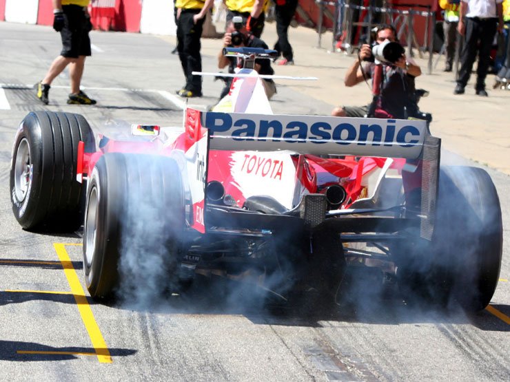 5678_55243_1000x700.jpg | Vezess | Vezess A Toyota csapat Monacoban nem zárt túl jó hétvégét, Ralf az utolsó helyről rajtolt, Trulli autója pedig megsérült