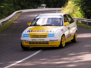 Tolonganak a versenyzők Pécsett