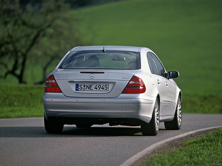 6,1 másodperc elég százig. A gyorsulás ideje 60-ról 120-ra harmadik fokozatban 4,8 másodperc