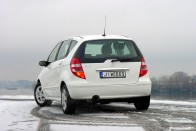 Teszt: Mercedes A 170 – Középosztálybeli 44