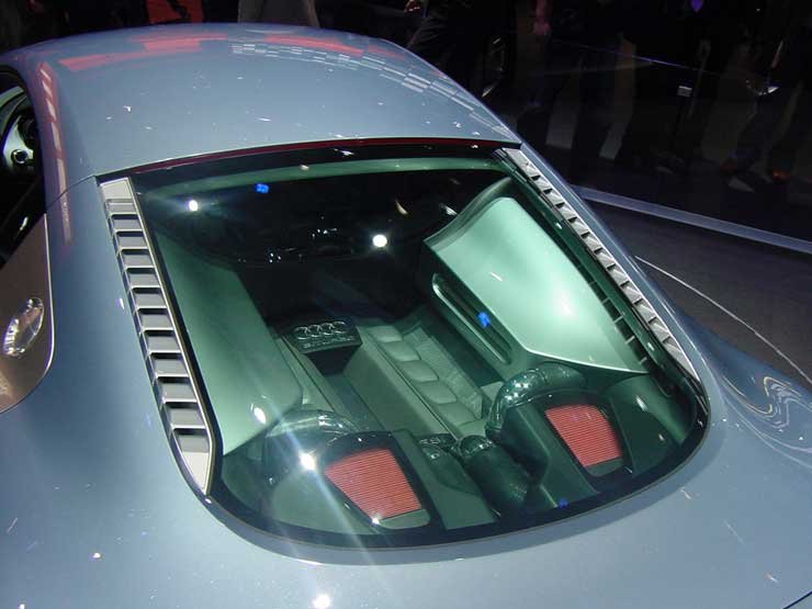 A tanulmányautó V10-es FSI motorja 6800-as fordulaton 610 lóerőt tudott. A maximális nyomaték 750 newtonméter volt