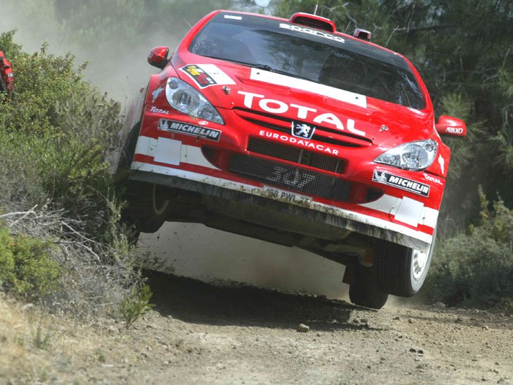 Tavaly Grönholm volt a leggyorsabb, de szabálytalan vízpumpa miatt elvették győzelmét. A peugeot-s páros nyerni jön Ciprusra