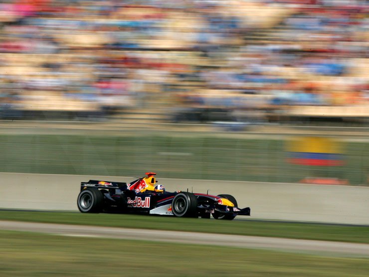 David Coulthard egyenletesen autózva újabb pontot szerzett a Redbullnak, csapattársa Liuzzi kiesett a versenyből