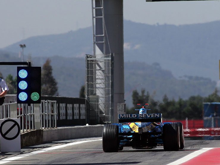 Fernando Alonso a hazai közönség nagy bánatára az első menetben alul maradt Trullival szemben, de hátra van még a holnapi nap, még bármi történhet