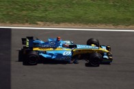 /F1/2005/05_Spanyol_GP/Idomero1/Alonso_coche_060506_6.jpg