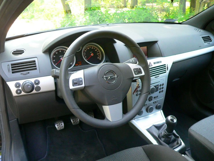 Teszt: Opel Astra GTC 2.0 Turbo – Biztató kezdet 22