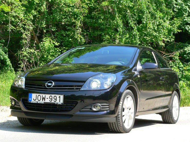Teszt: Opel Astra GTC 2.0 Turbo – Biztató kezdet 30
