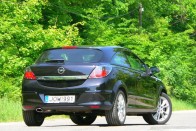Teszt: Opel Astra GTC 2.0 Turbo – Biztató kezdet 64