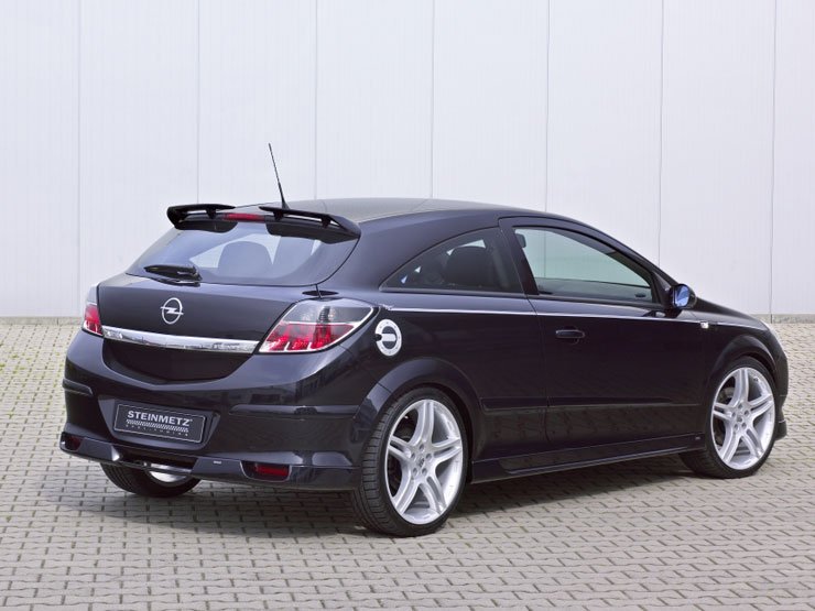 4950_47707_1000x700.jpg | Vezess | Vezess Mind a dízel, mind a benzines turbómotorokat átdolgozták a Steinmetznél, a legerősebb változat 230 lóerős