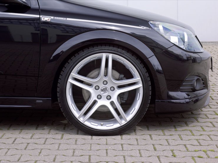 4950_47709_1000x700.jpg | Vezess | Vezess Akár 19 colos felnik és 225/35-ös abroncsok is kerülhetnek az Astára, a sportrugók 30 milliméterrel csökkentik a hasmagasságot