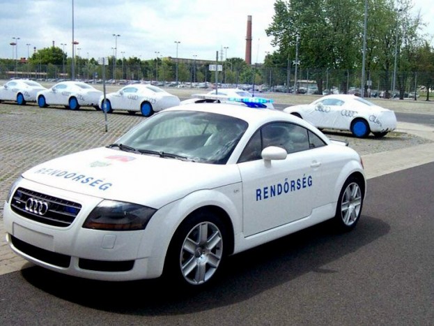 Brutális elfogóautó a rendőrségnél