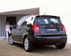 10 000 autós mínusz itthon