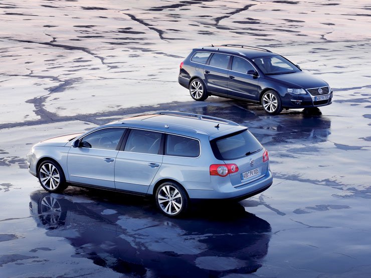 102 és 250 lóerő között mozog a benzines, 105-170 lóerős között a dízelmotorok teljesítménye