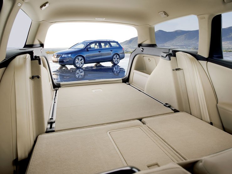 Lehajtott üléstámlákkal 1731 literesre bővül a csomagtér, az elődben 1600 liter volt a maximum