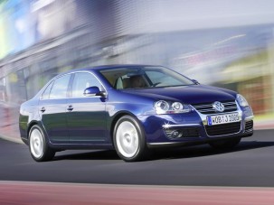 Októberben jön a VW Jetta