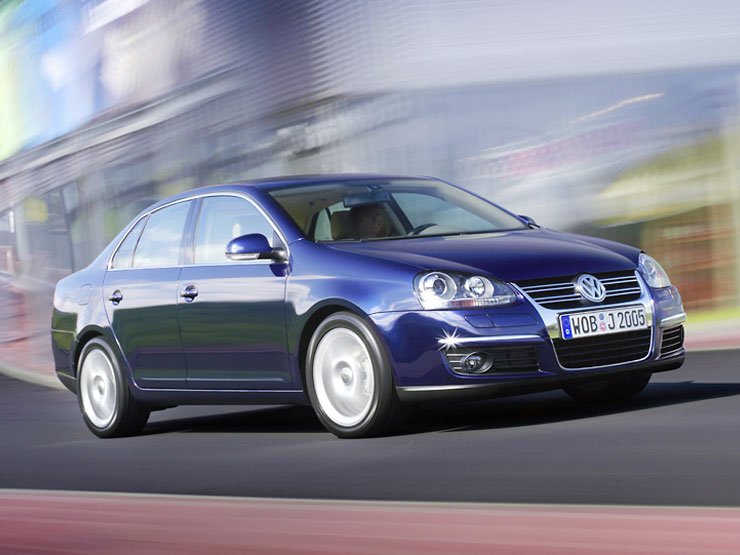 Októberben jön a VW Jetta 