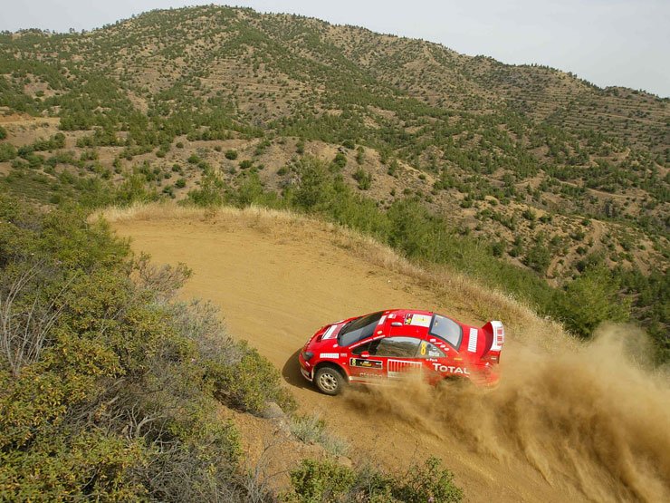 A Peugeot-nál Marcus Grönholm az adu ász, de már Markko Märtinra is kell figyelni, aki az összetettben feljött a második helyre