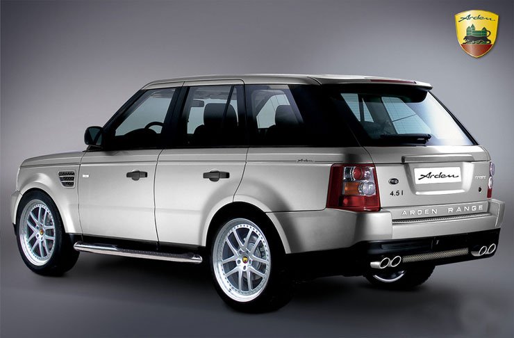 Az eredeti 4,2-es blokk 390 lóerős teljesítményét a 4,5 literre növelt hengerűrtartalommal  480-ra növelték