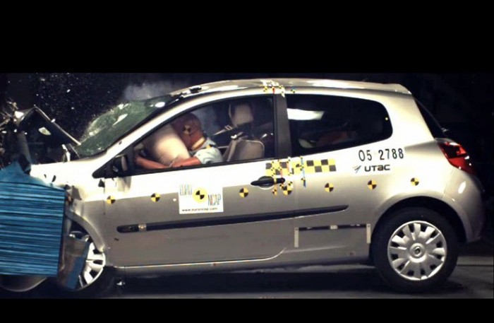 5 csillag a Cliónak, 3 a Logannak