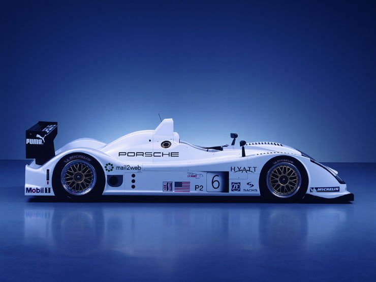 Az új fejlesztésű 3,4 literes V8-as motor 480 lóerőt tud