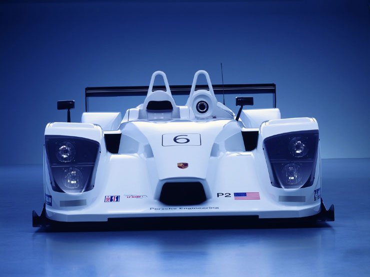 Karbon felhasználásával készült az alváz, a karosszéria és a féktárcsák is