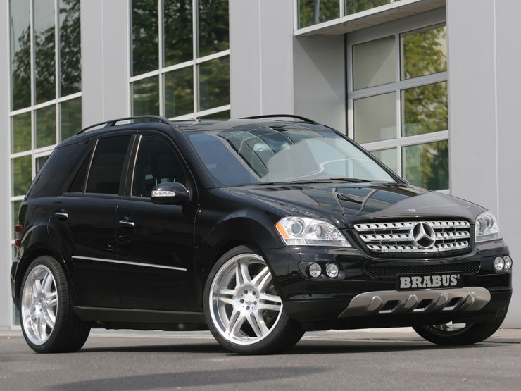 5565_54328_1000x700.jpg | Vezess | Vezess Az utastérben sportkormány, a legfinomabb bőr, Alcantara, alumínium betétek fogadják a vezetőt. A szórakozásról mindent kielégítő multimédia rendszer gondoskodik